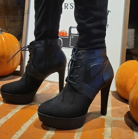 Jlo Vivah Black over the Knee Platform Boots with lace up front Size 7 1/2 M - Picture 6 of 16